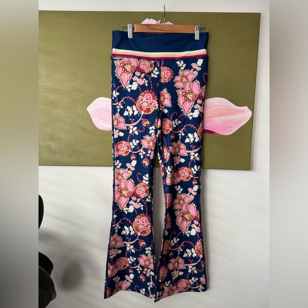 Johnny Was Navy Blue with Pink Floral Pattern Leggings